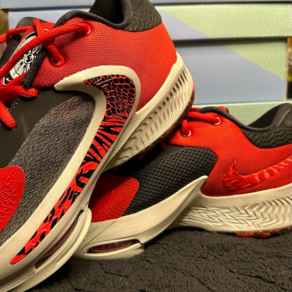 Nike Zoom Freak4 DJ6149-600 - Picture 2 of 7